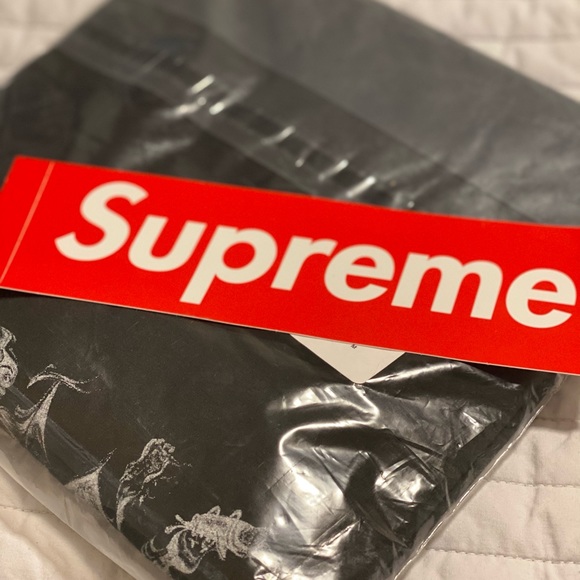 NWT Supreme Black Morph T Medium - Picture 2 of 6